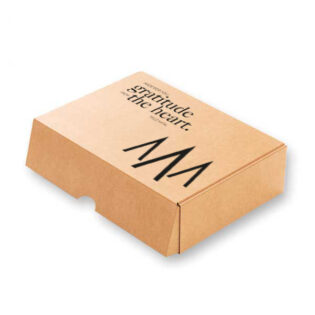 As caixas de cartão personalizadas para encomendas são automontáveis, em cartão fino com kraft exterior, 100% reciclável