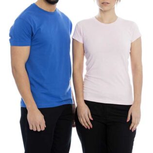 As t-shirts unissexo 100% algodão têm decote redondo canelado 1×1 com elastano para maior elasticidade e costura dupla nas mangas e bainha para uma maior estabilidade.