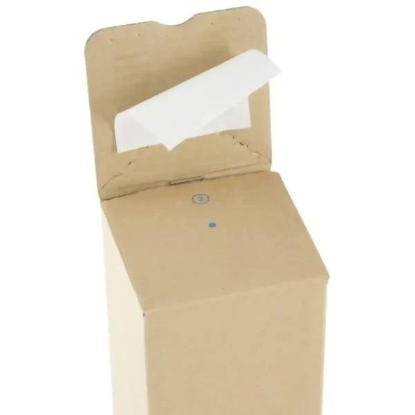 Caixa de cartão com tampa aberta e papel de adesivo branco parcialmente solto.