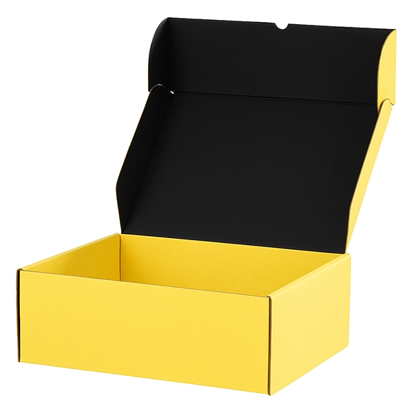 Interior de caixa de envio posta amarela