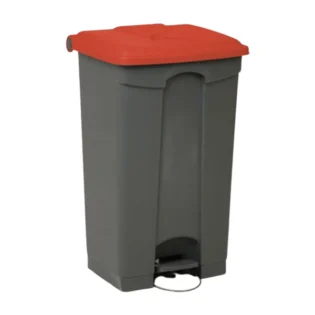Contentor para lixo com pedal para abrir, em cinzento escuro com tampa vermelha. Capacidade de 90L.