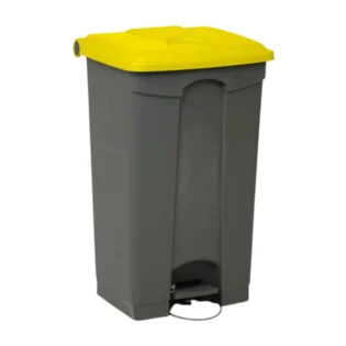 Contentor para lixo com pedal para abrir, em cinzento escuro com tampa amarela. Capacidade de 90L.