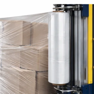 Embalamento ao utilizar filme estirável automatico transparente